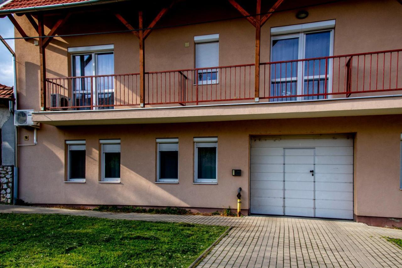 Family Residence Eger Ngoại thất bức ảnh