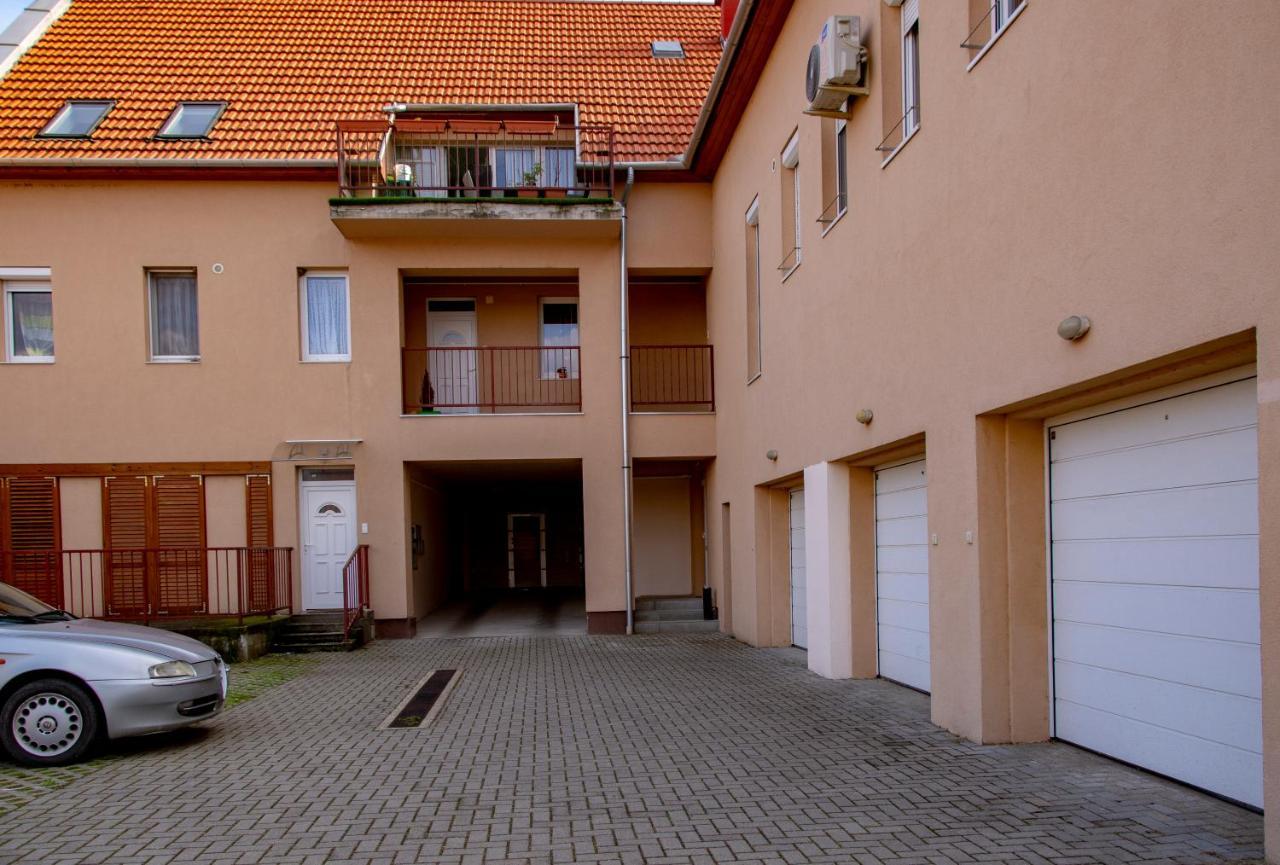 Family Residence Eger Ngoại thất bức ảnh
